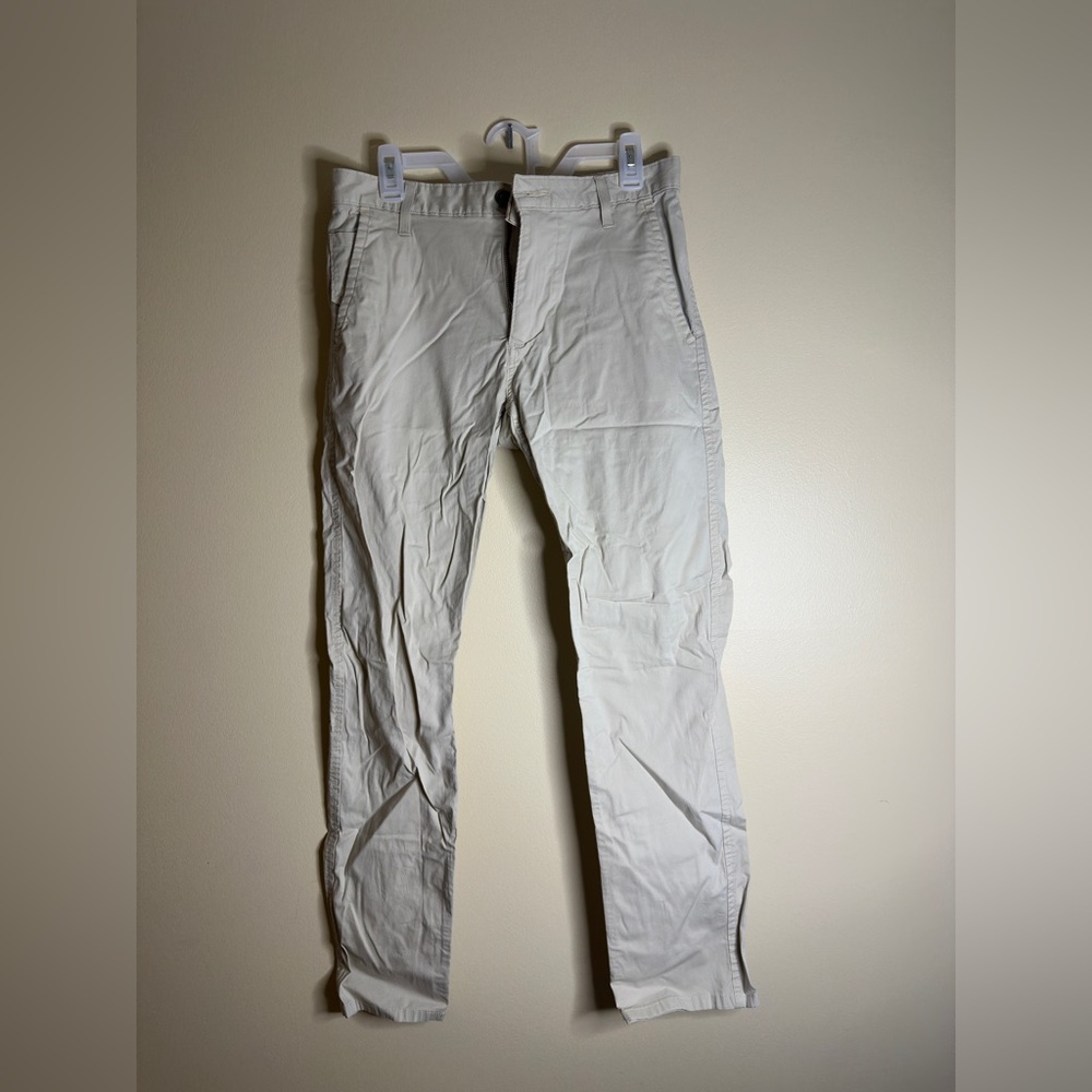 32x32 Dockers Men's Khakis